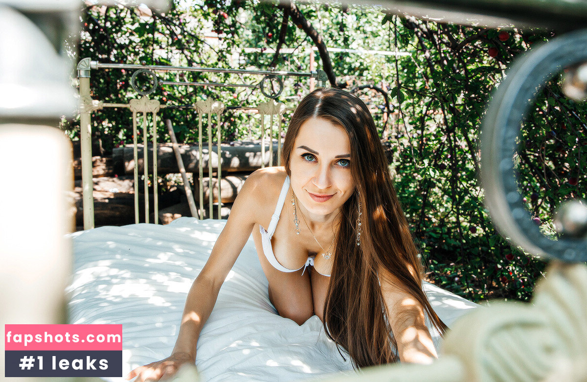 BBC Dildo Solos gallery photo #8