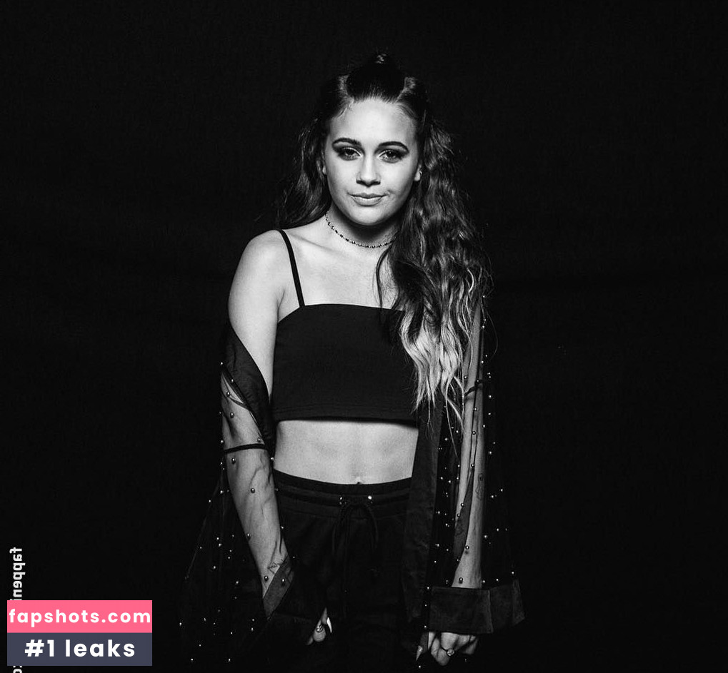 Bea Miller gallery photo #106