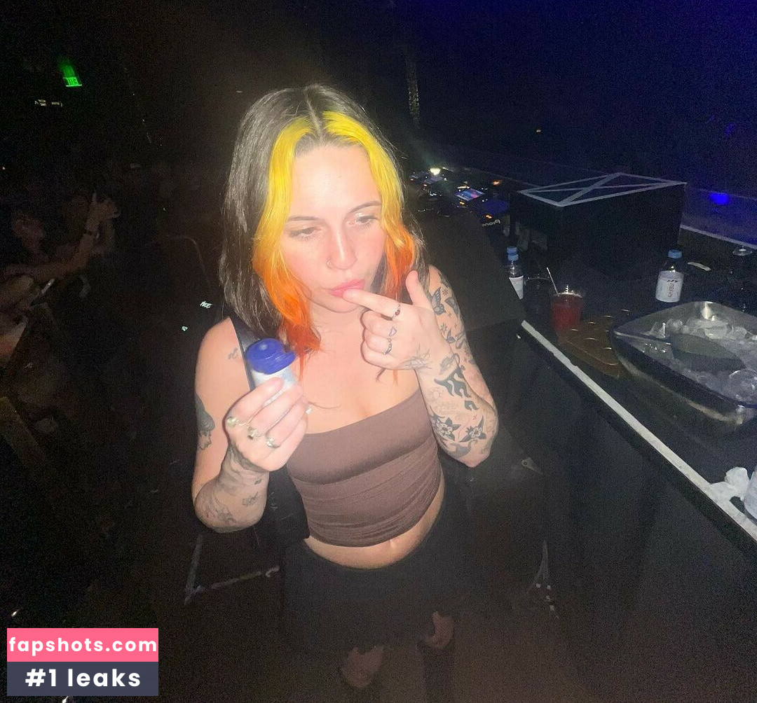 Bea Miller gallery photo #3