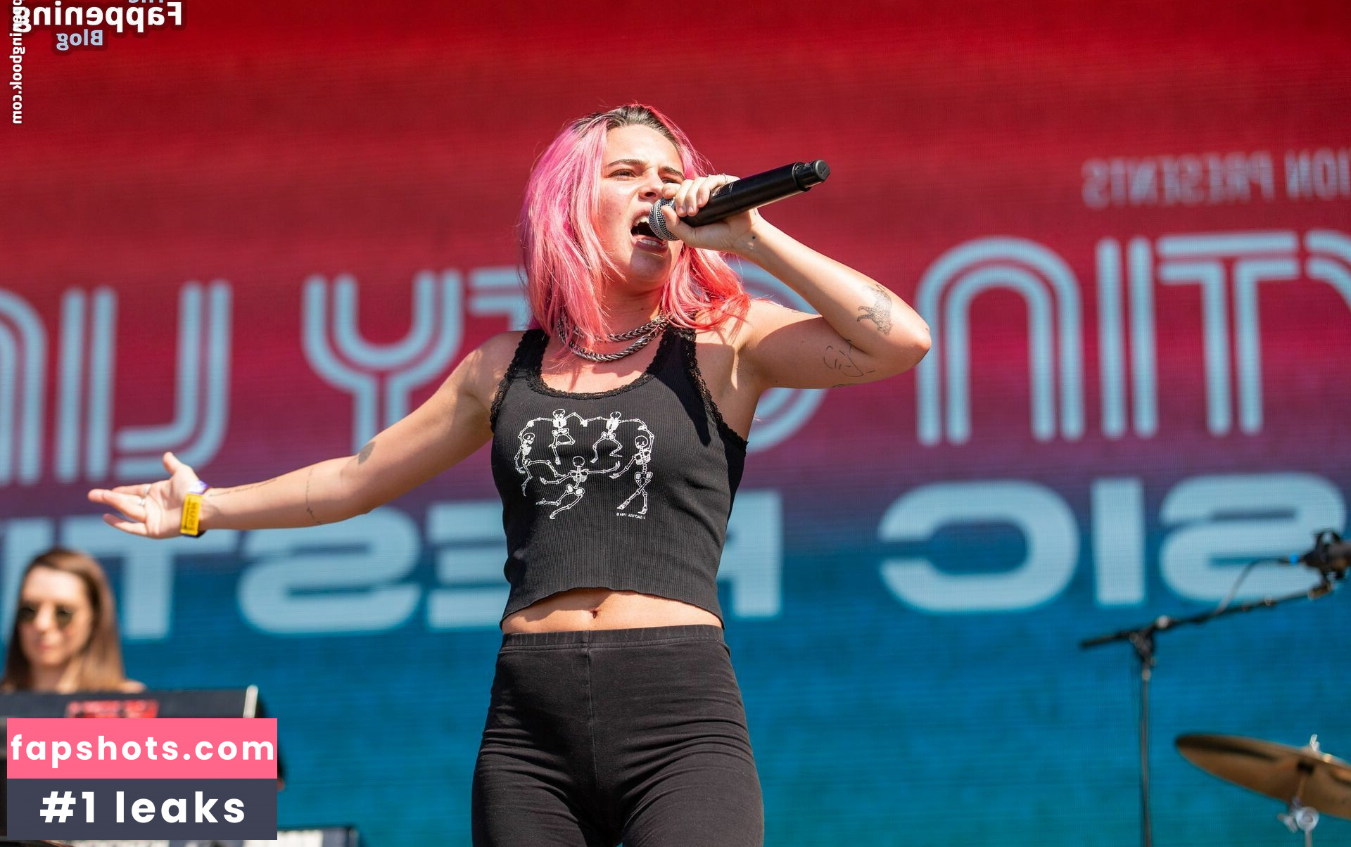 Bea Miller gallery photo #41