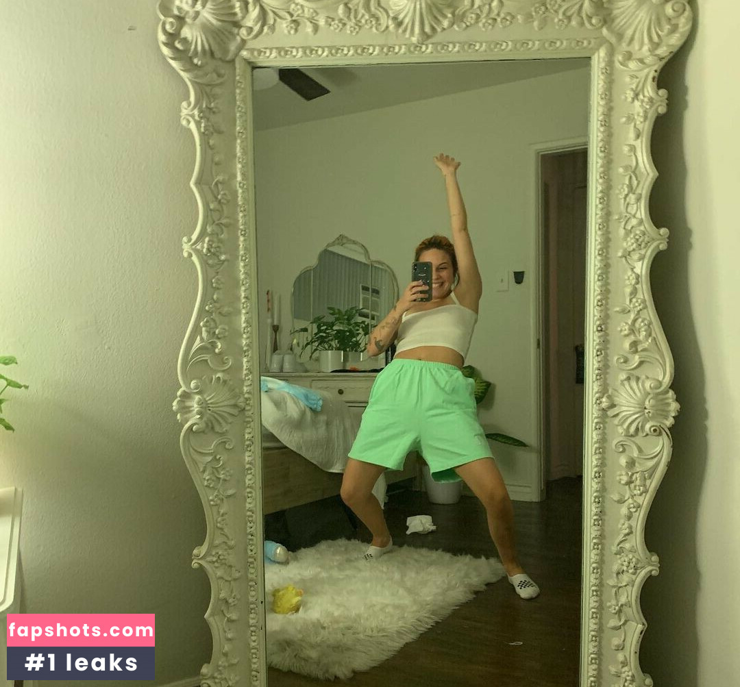 Bea Miller gallery photo #54