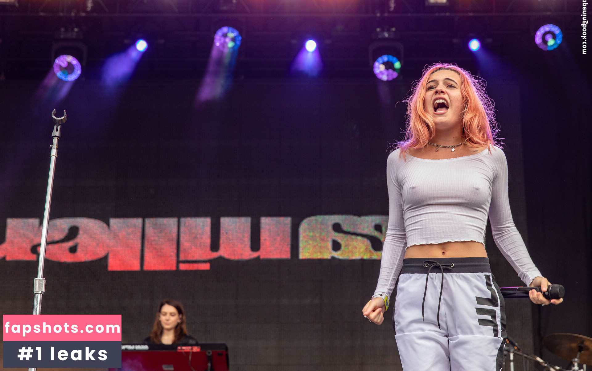 Bea Miller gallery photo #84