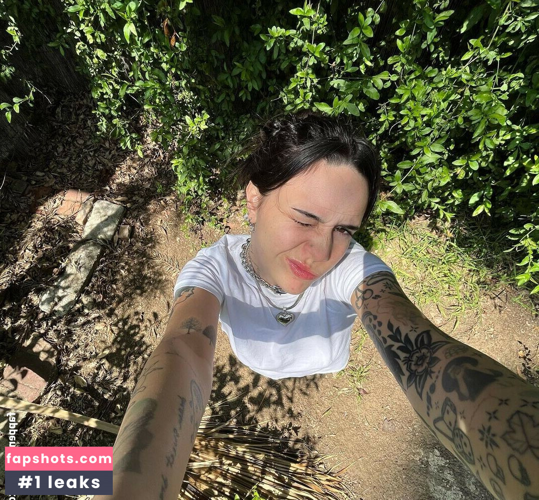 Bea Miller gallery photo #91