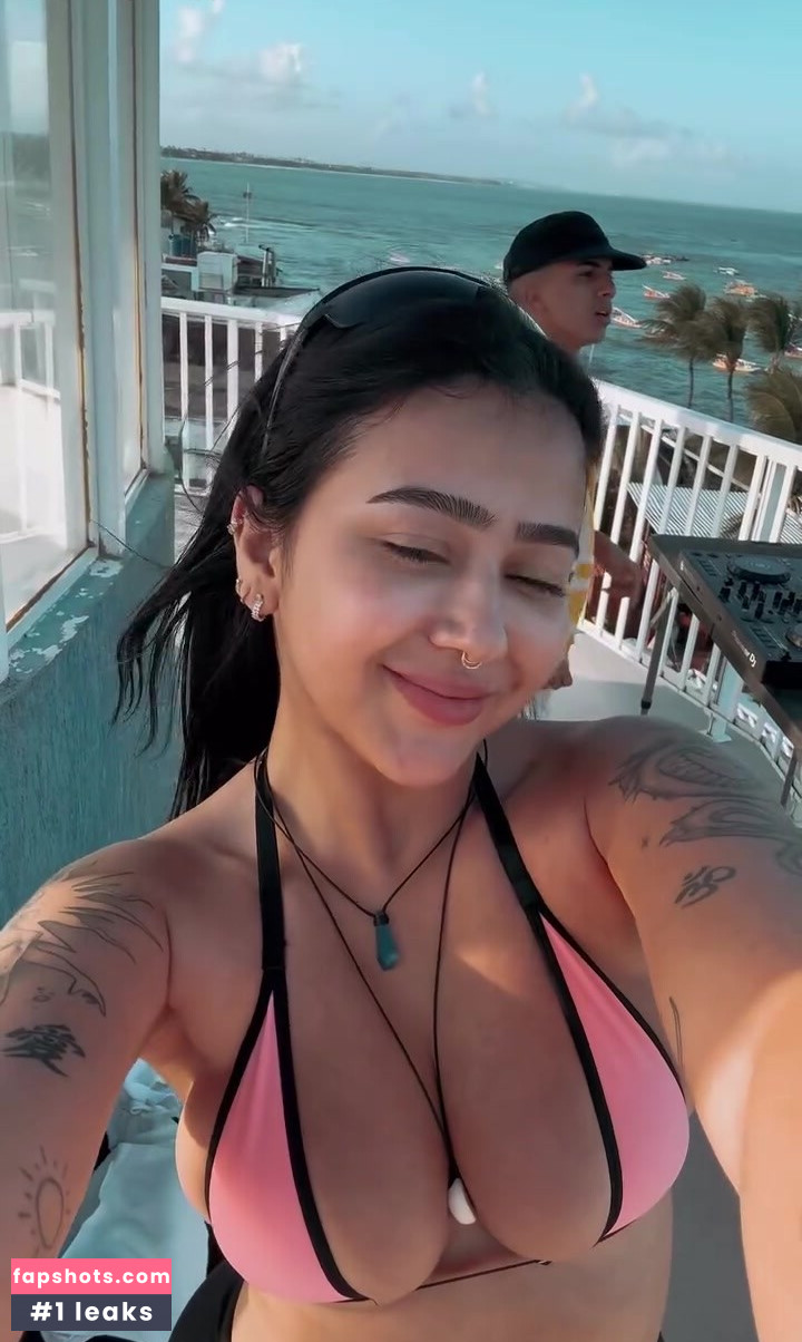 Beca Barreto gallery photo #12