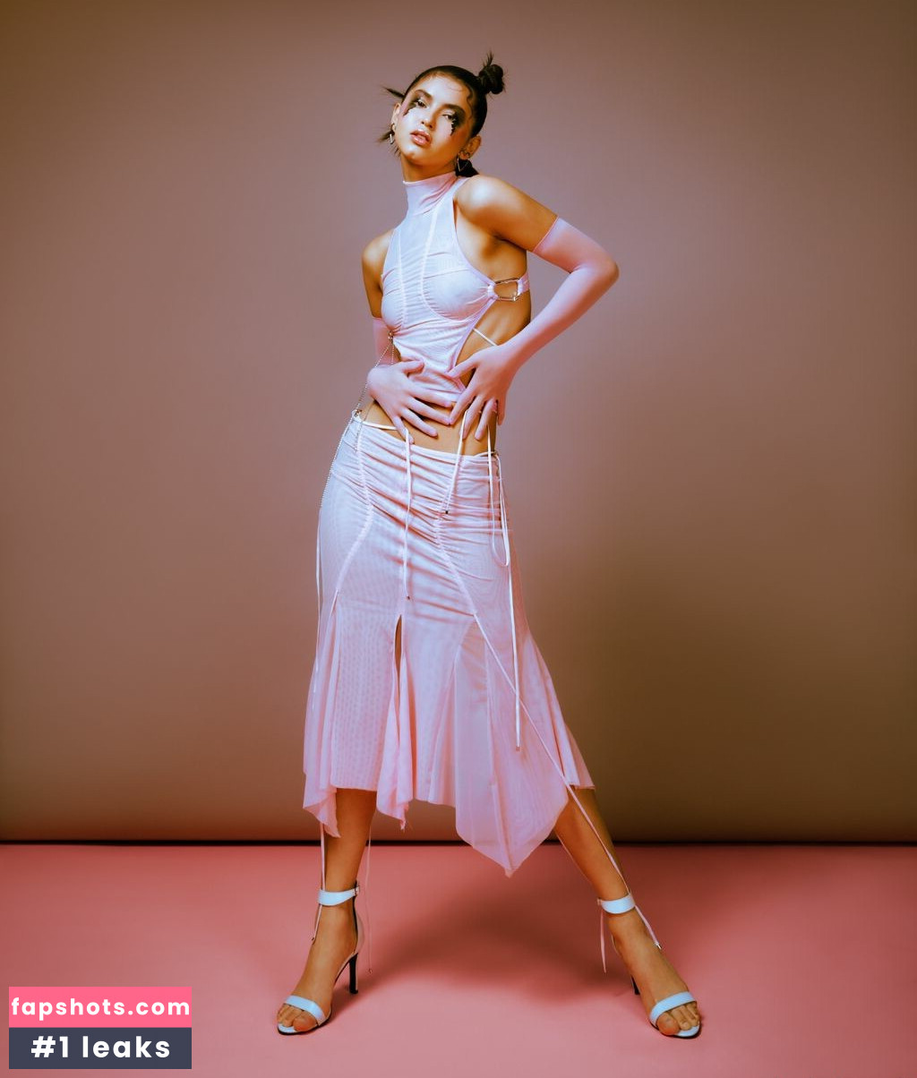 Beca Michie gallery photo #16