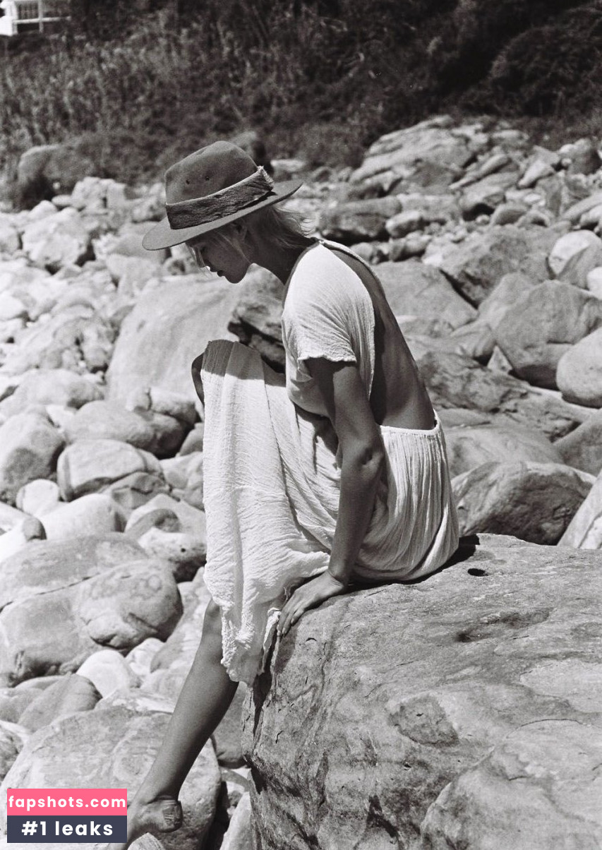 Becca Hiller gallery photo #24