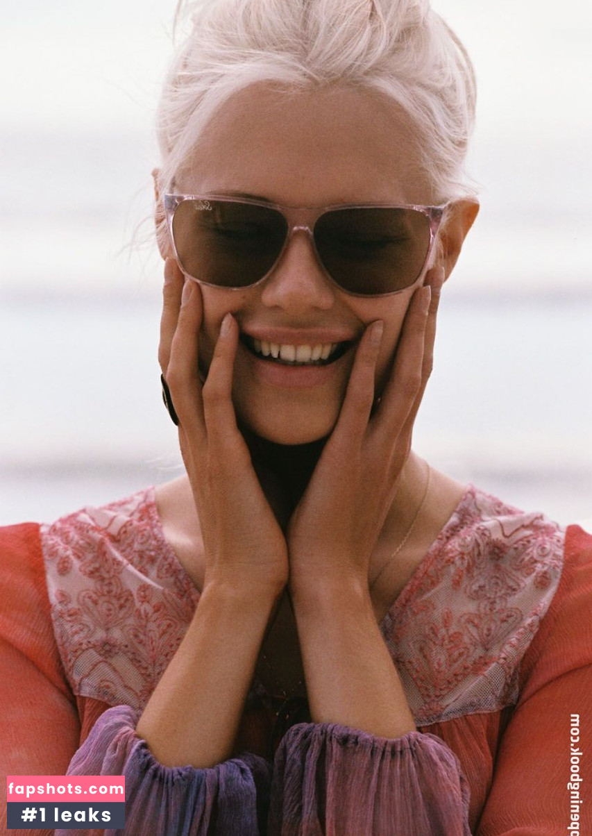 Becca Hiller gallery photo #32