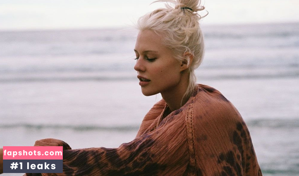 Becca Hiller gallery photo #35