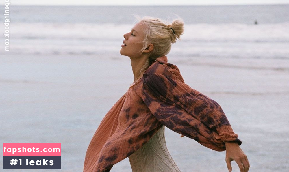 Becca Hiller gallery photo #36