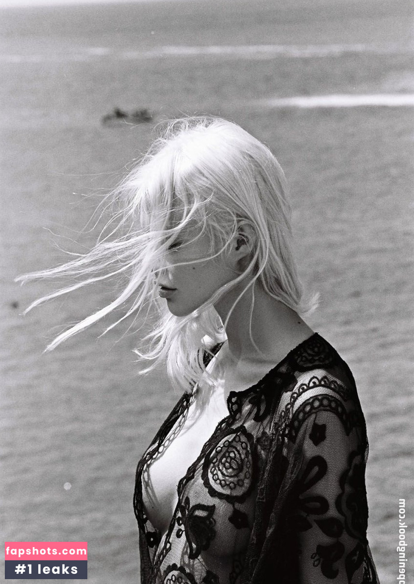 Becca Hiller gallery photo #5