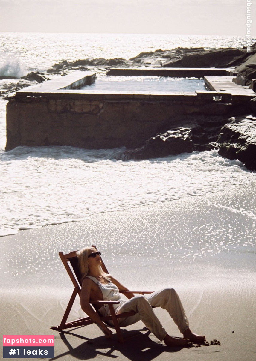 Becca Hiller gallery photo #42