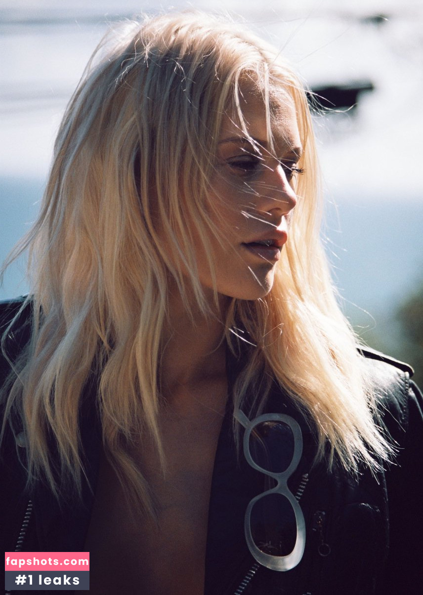 Becca Hiller gallery photo #44