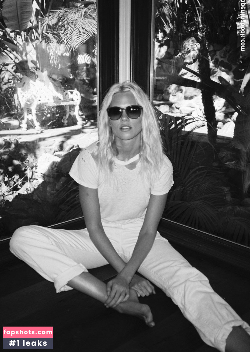 Becca Hiller gallery photo #59