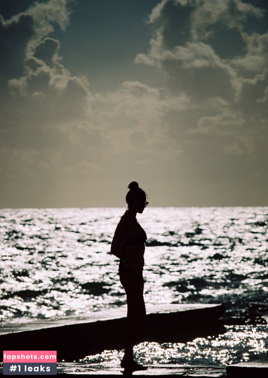 Becca Hiller gallery photo #65