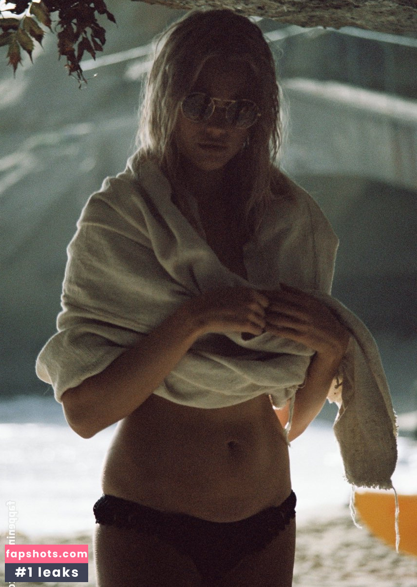 Becca Hiller gallery photo #78