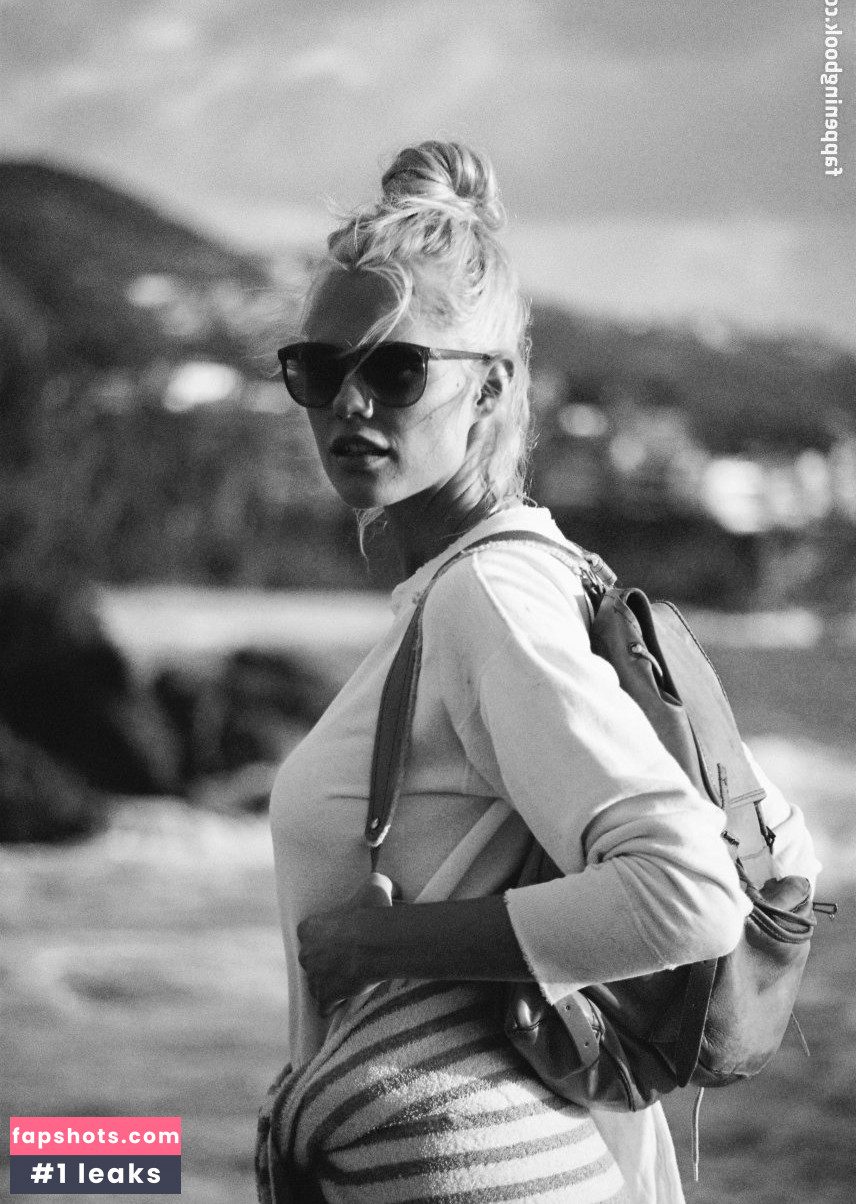 Becca Hiller gallery photo #92