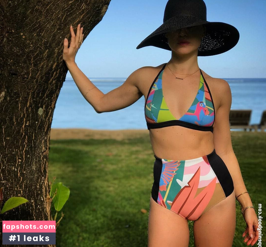 Becca Tobin gallery photo #15