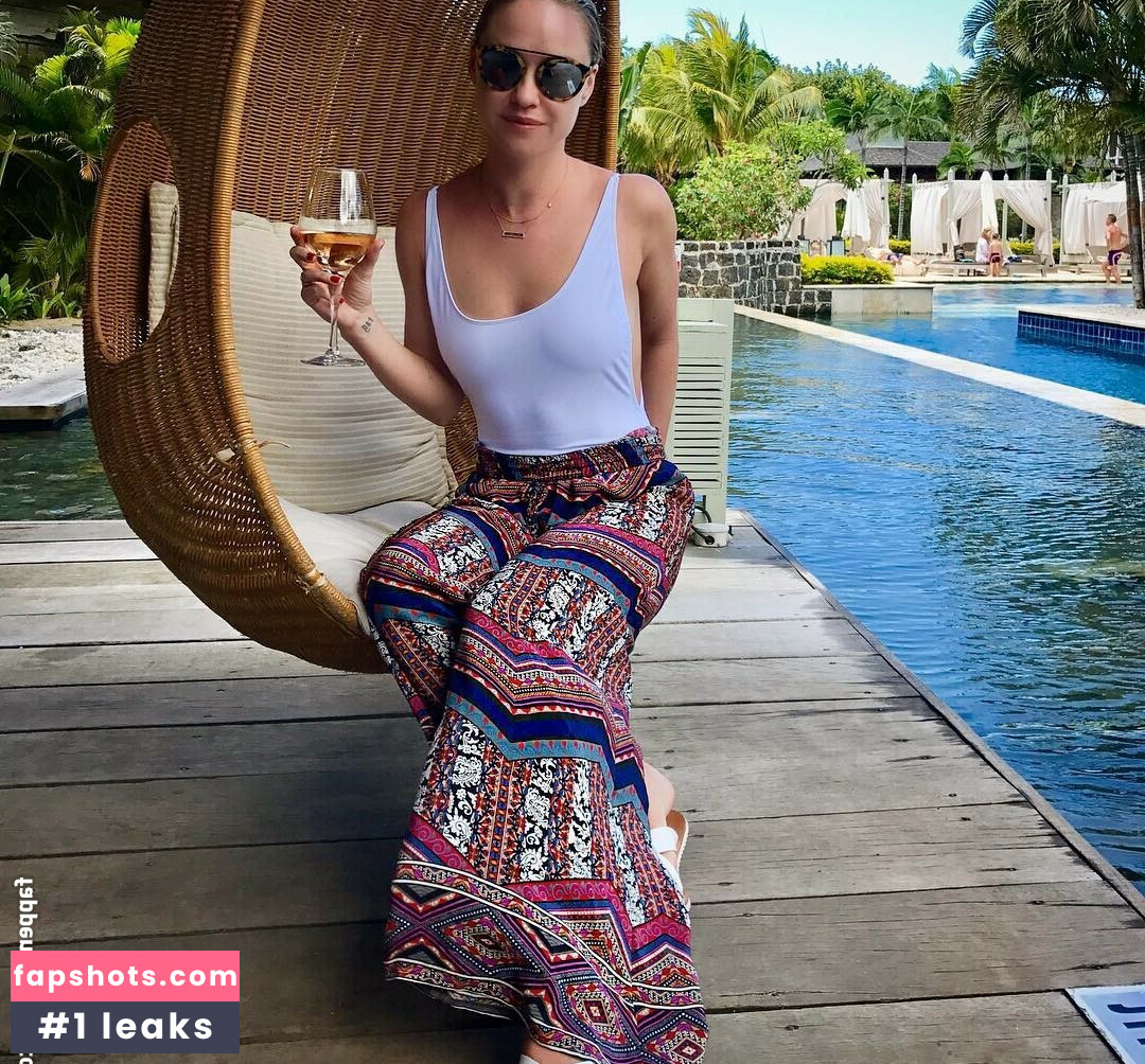 Becca Tobin gallery photo #22