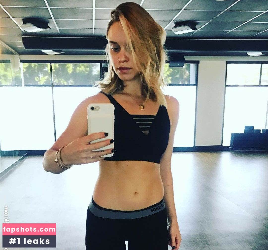 Becca Tobin gallery photo #5