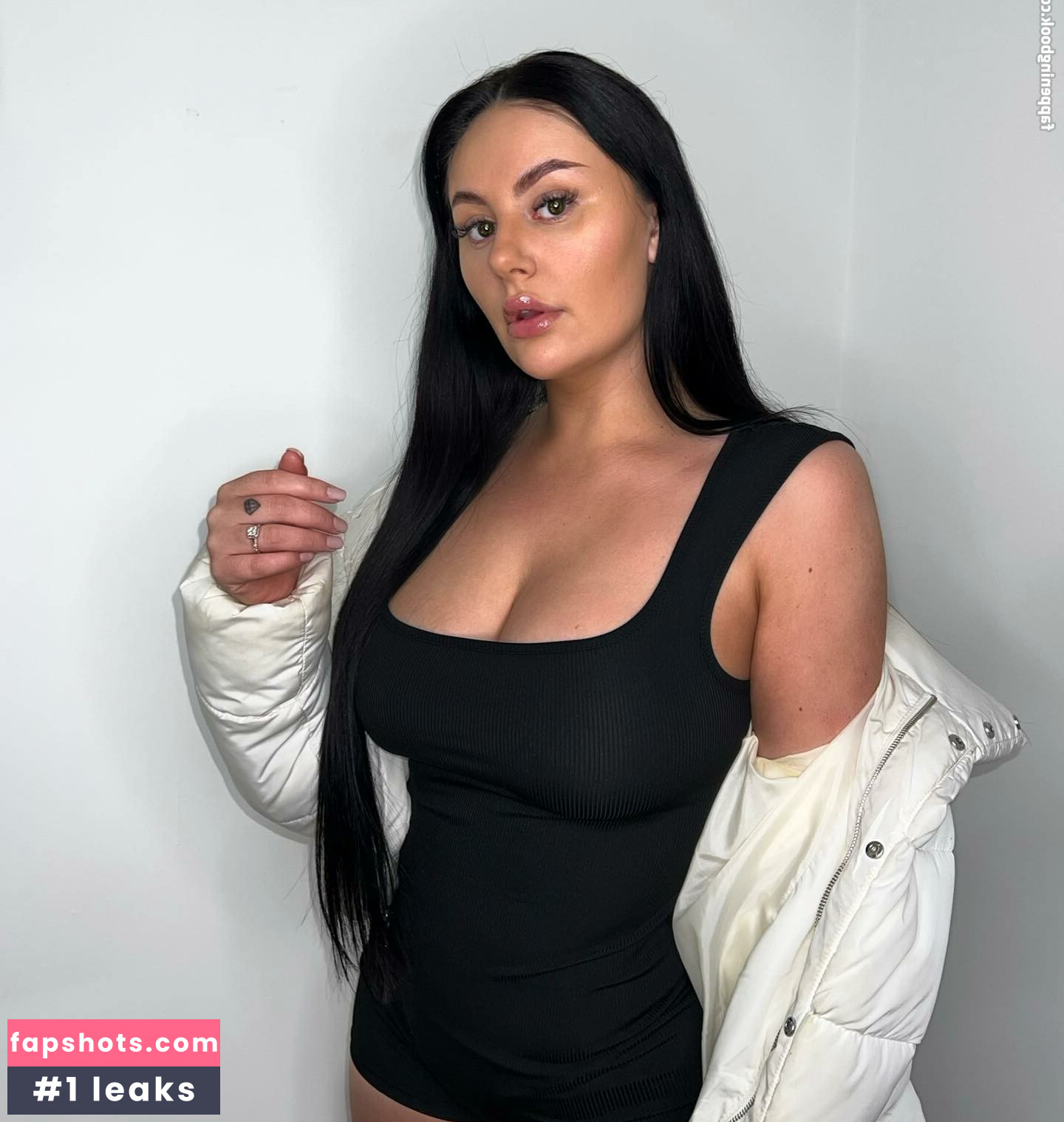 Beckie Holloway gallery photo #18