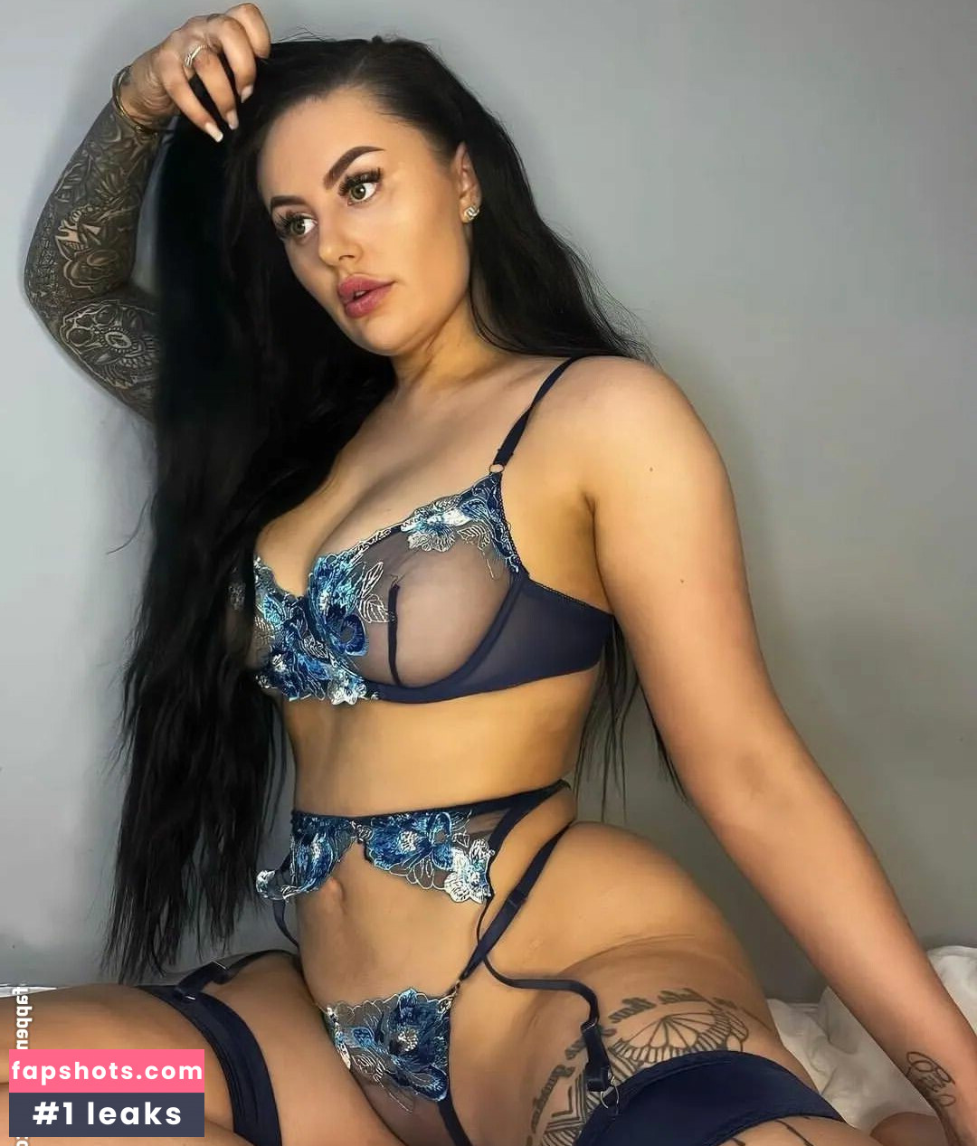 Beckie Holloway gallery photo #26