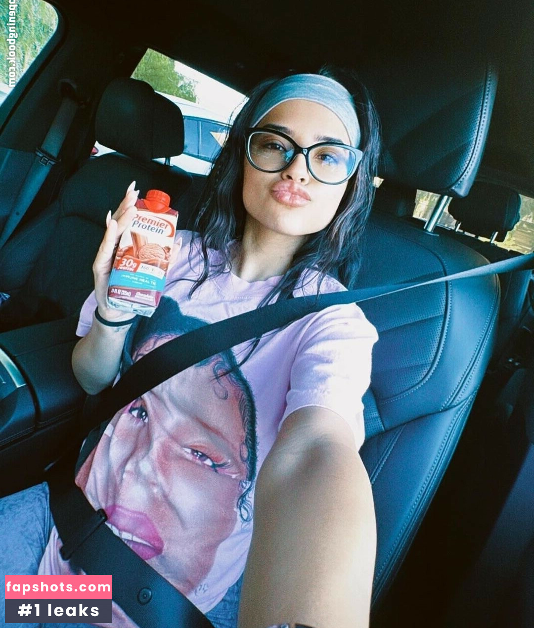 Becky G gallery photo #575