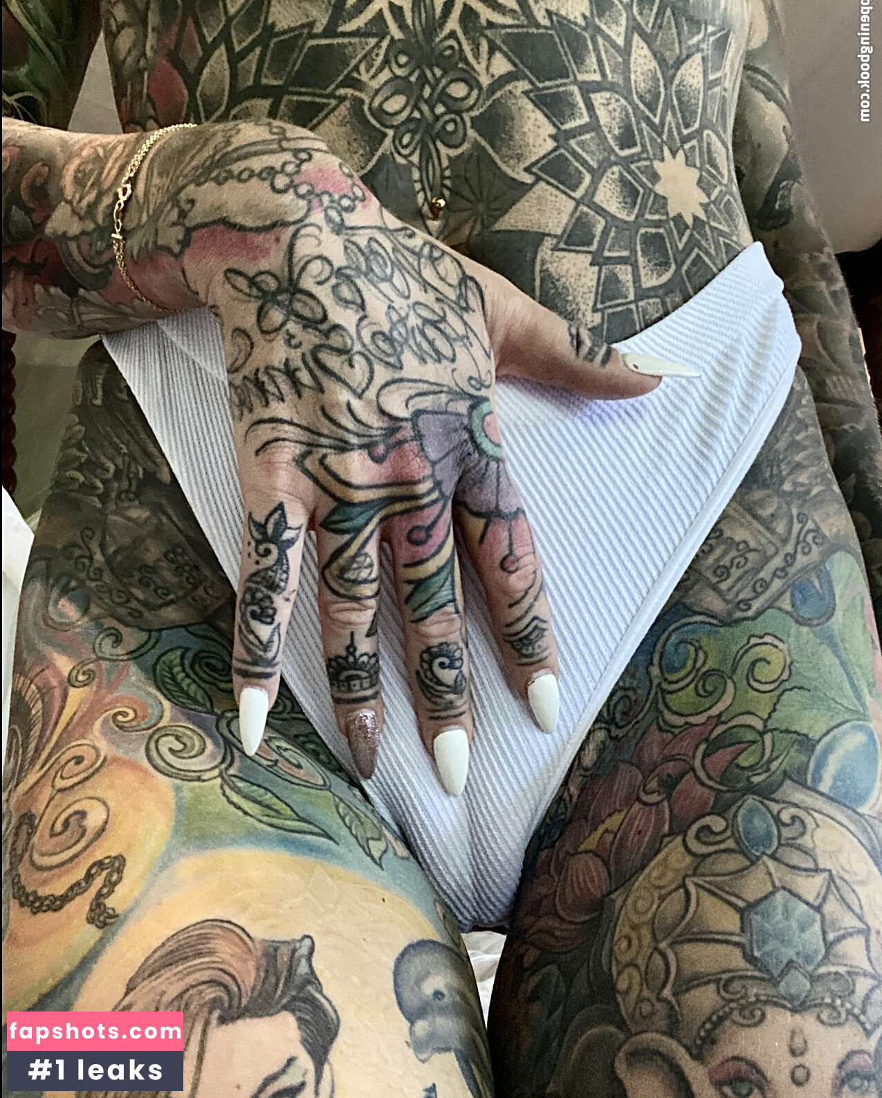 Becky Holt Nude Leaks OnlyFans Photos #9 - LeakJerk