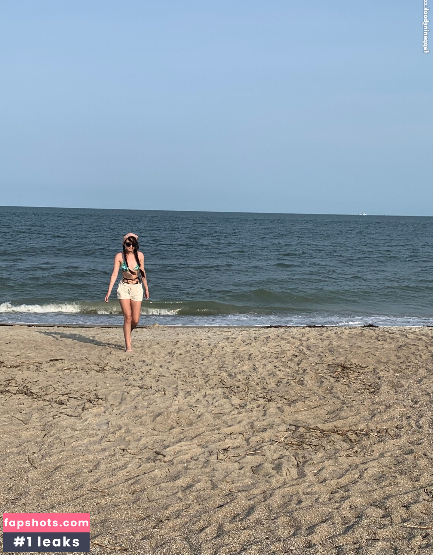 Beebee ASMR nude babe gallery