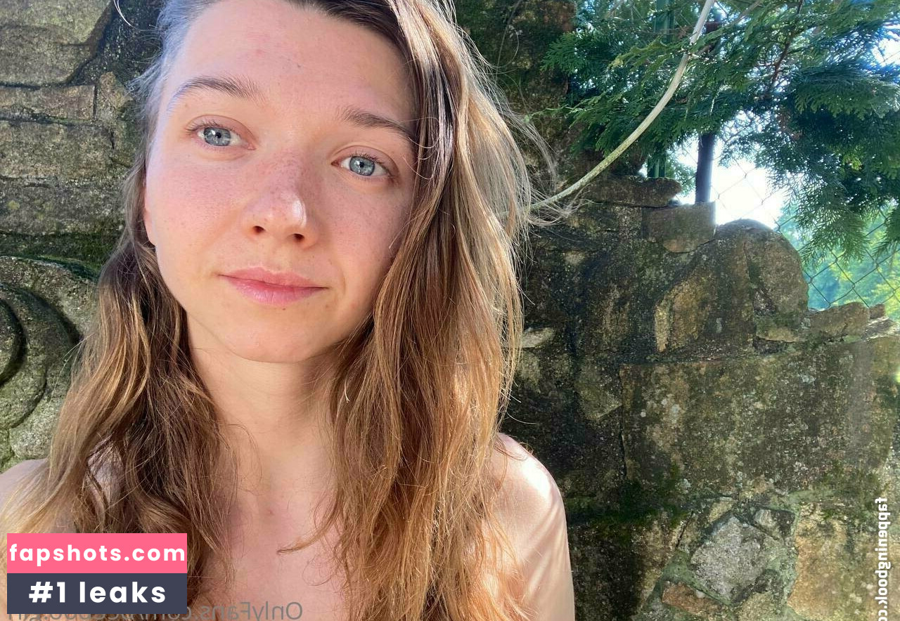 beeboogirl nude babe gallery