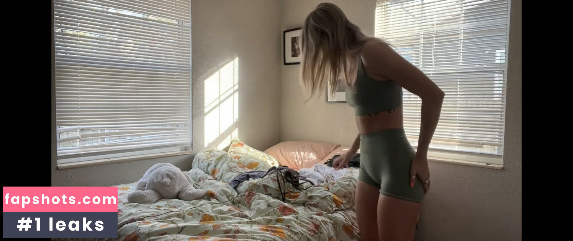 Beez ASMR gallery photo #13