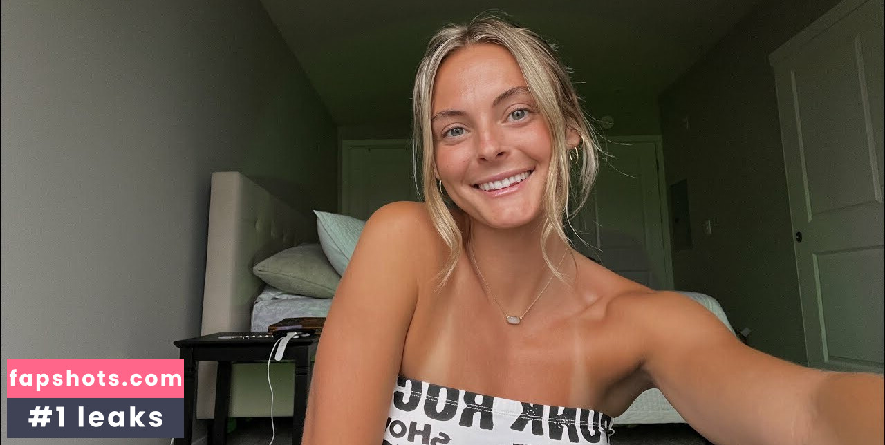 Beez ASMR gallery photo #19