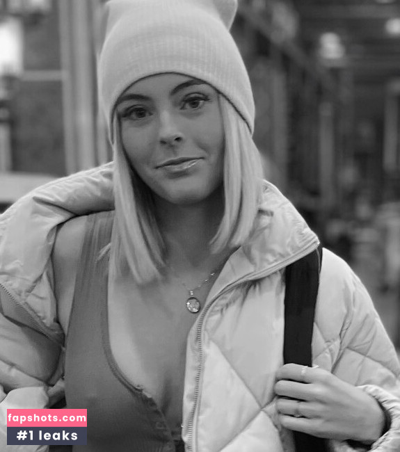 Beez ASMR gallery photo #21