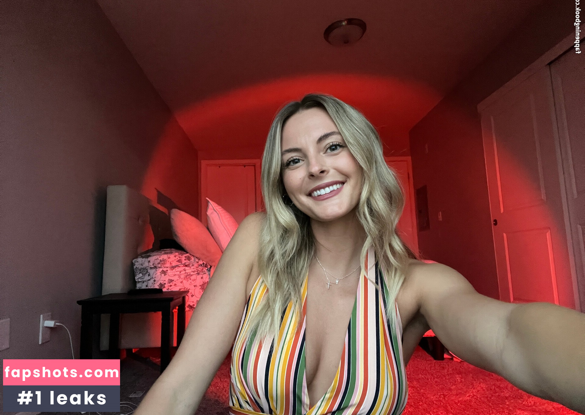 Beez ASMR gallery photo #24