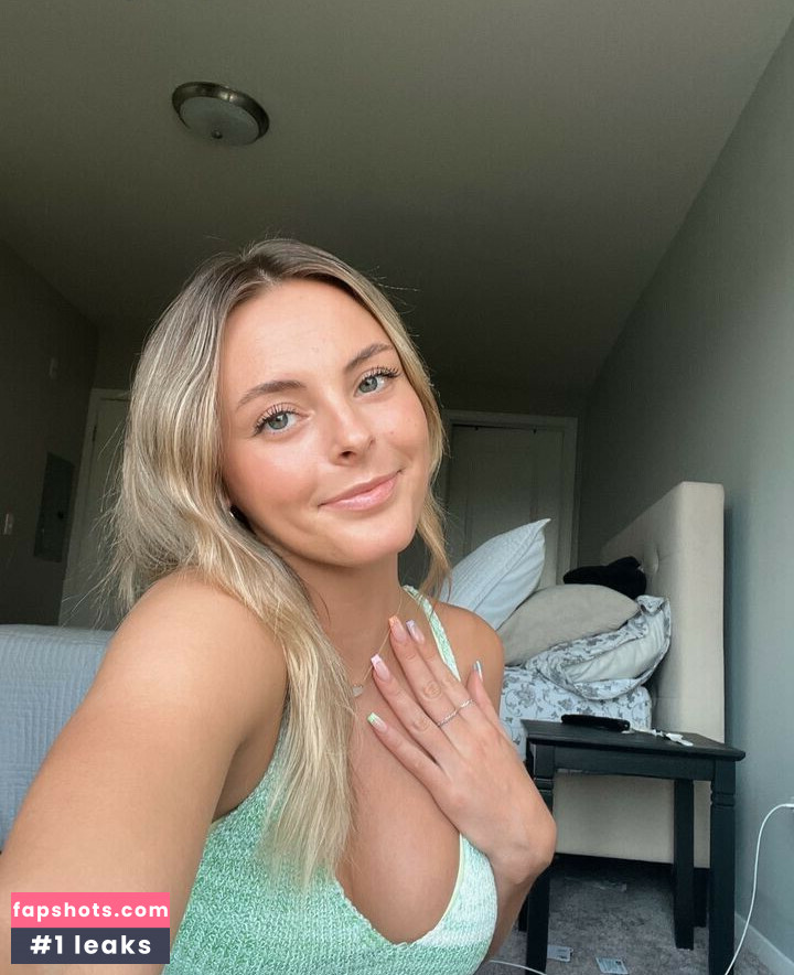 Beez ASMR gallery photo #43