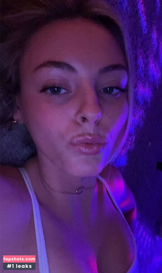 Beez ASMR gallery photo #51