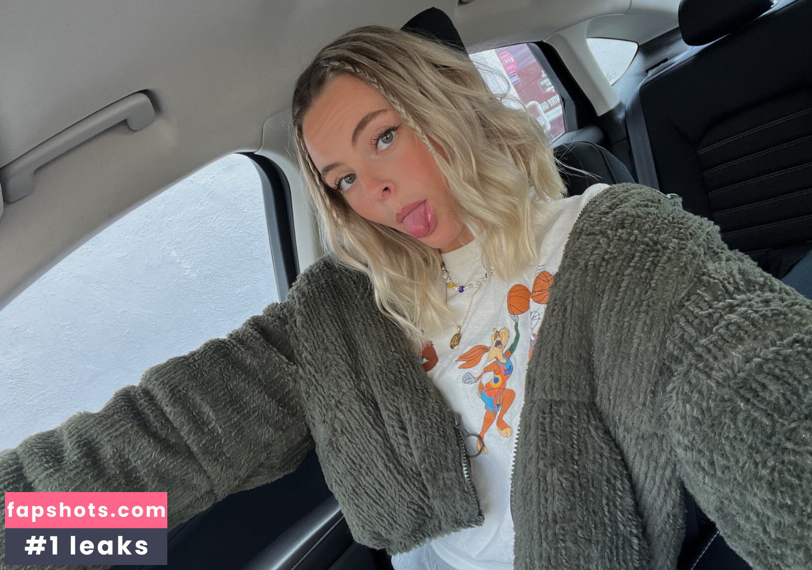 Beez ASMR gallery photo #71