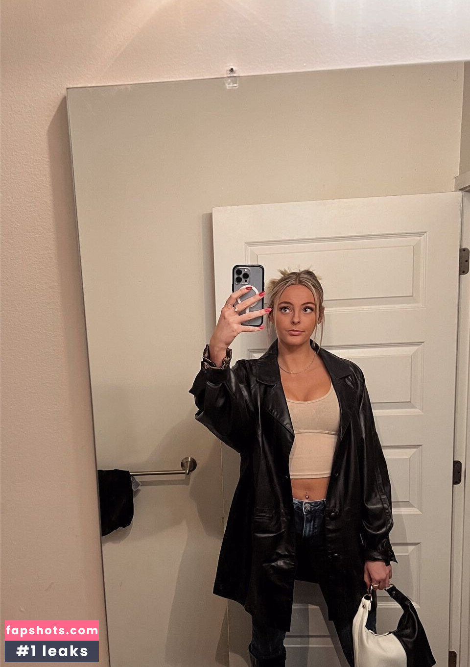 Beez ASMR gallery photo #81