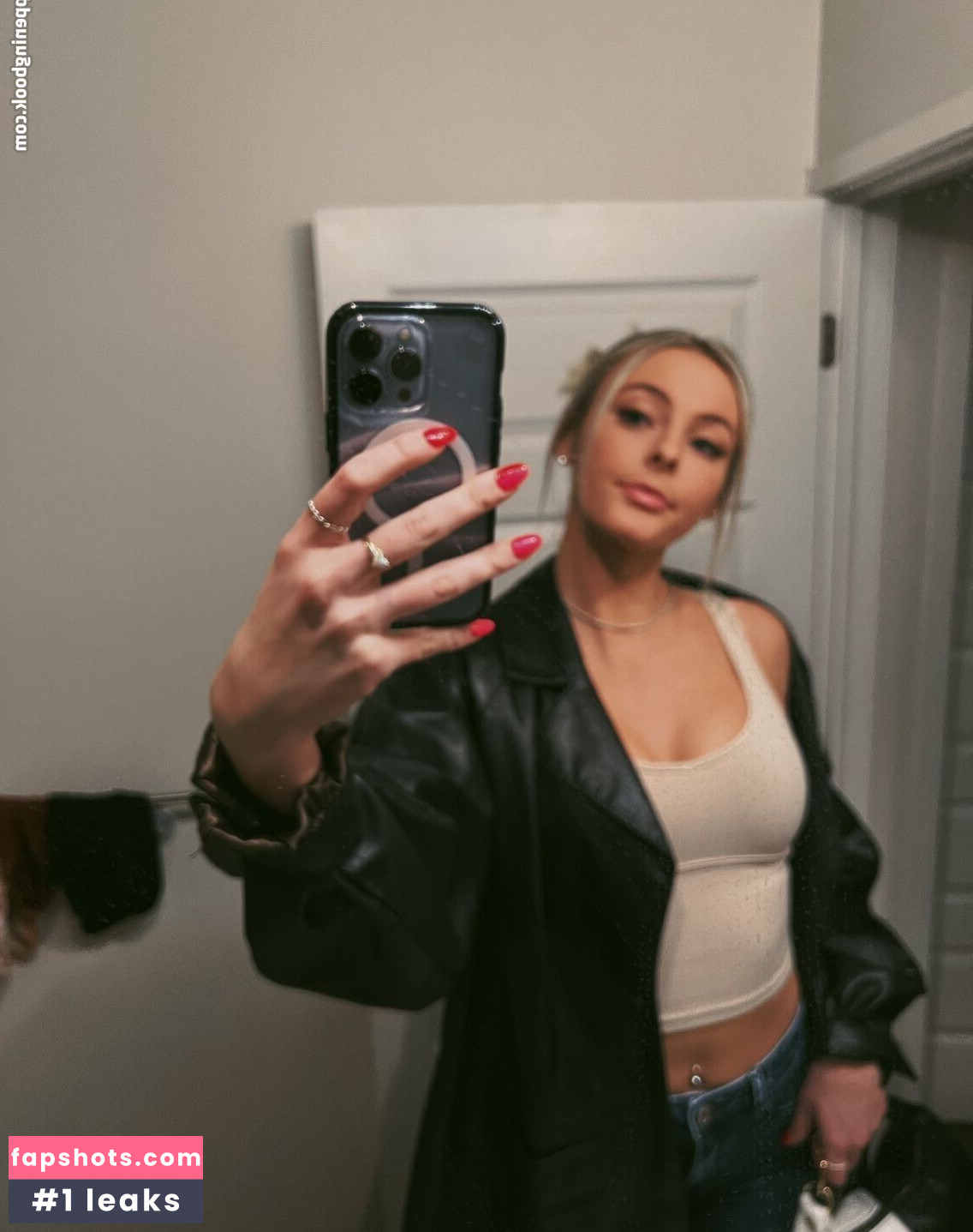 Beez ASMR gallery photo #84