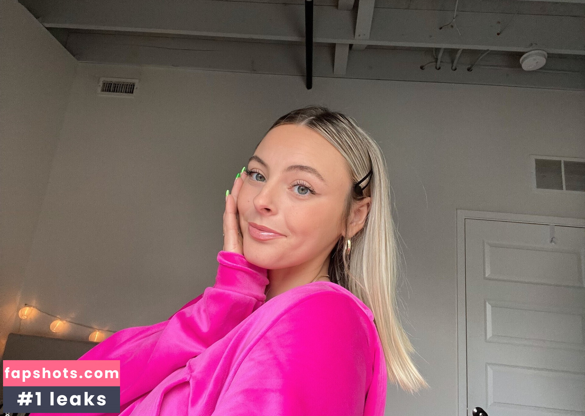 Beez ASMR gallery photo #86