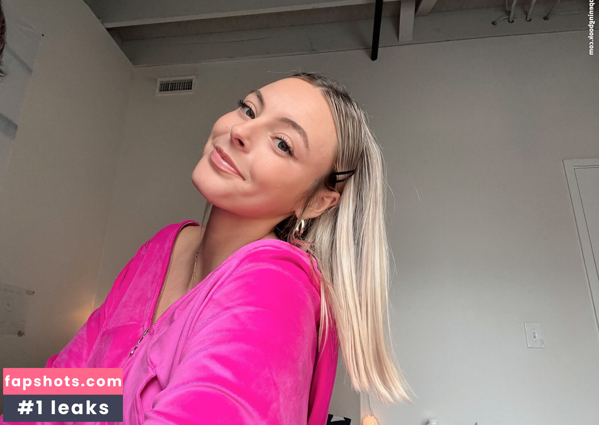 Beez ASMR gallery photo #89