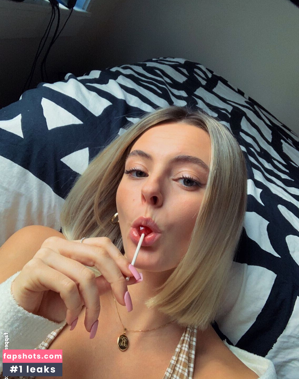 Beez ASMR gallery photo #94