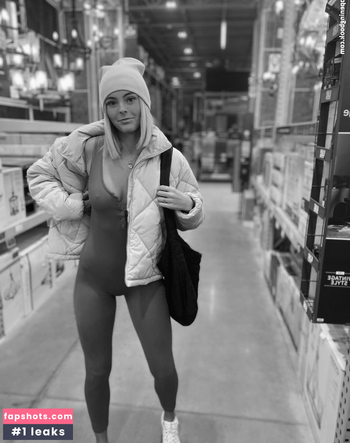 Beez ASMR gallery photo #95