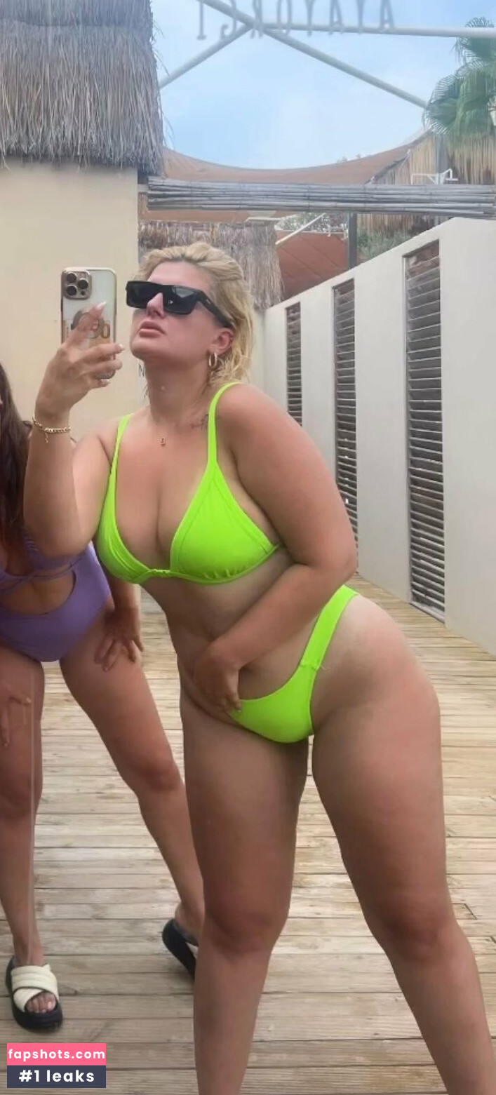 Begüm Polat gallery photo #9