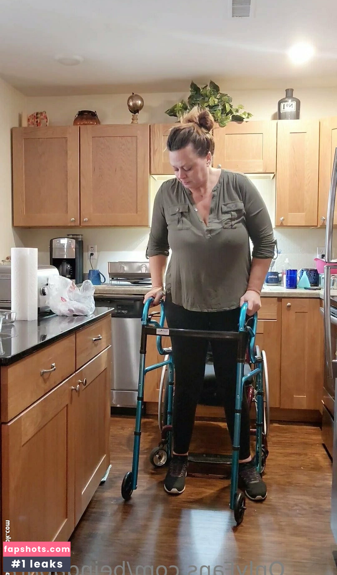 beingapara gallery photo #10