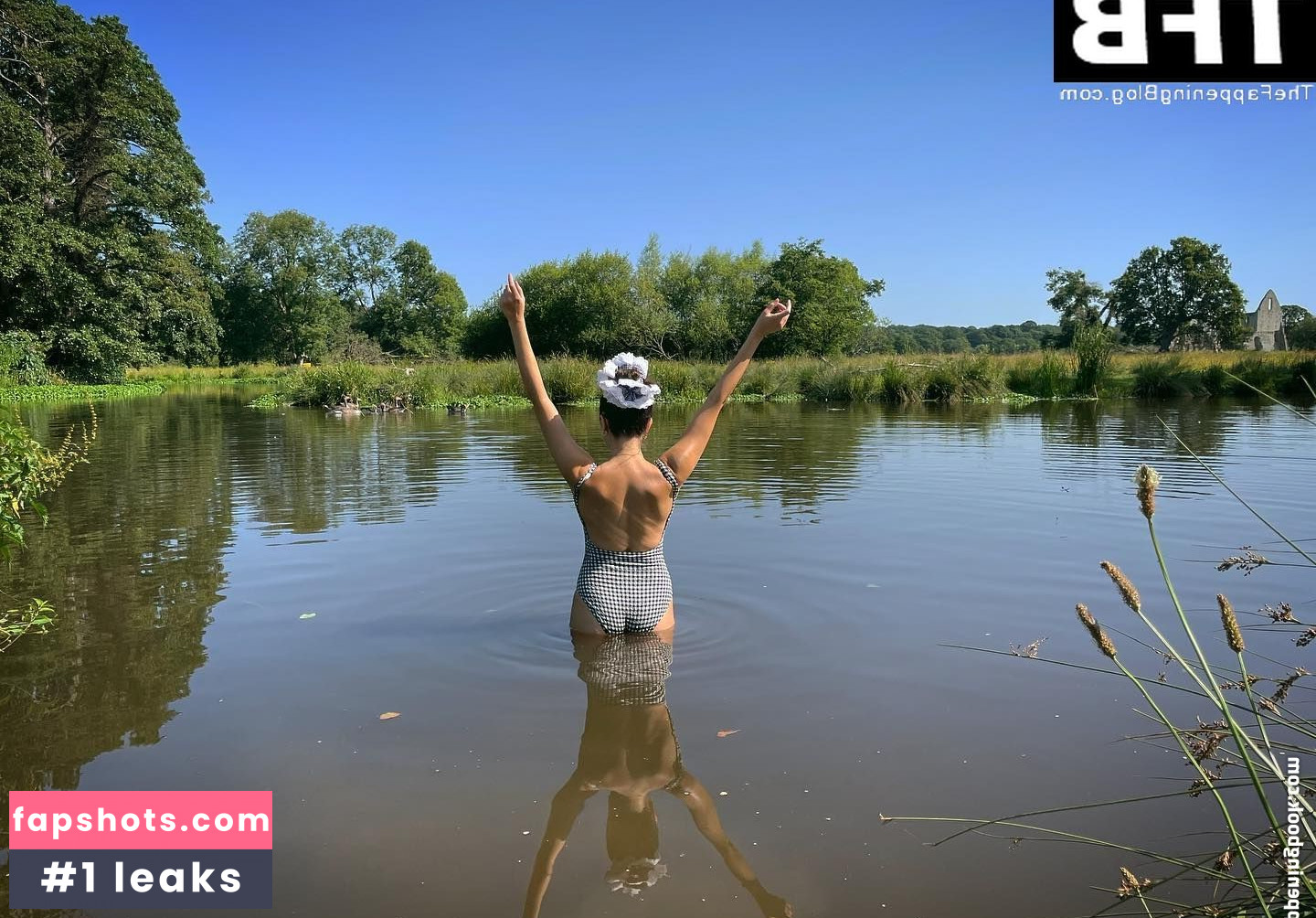 Bel Powley nude babe gallery