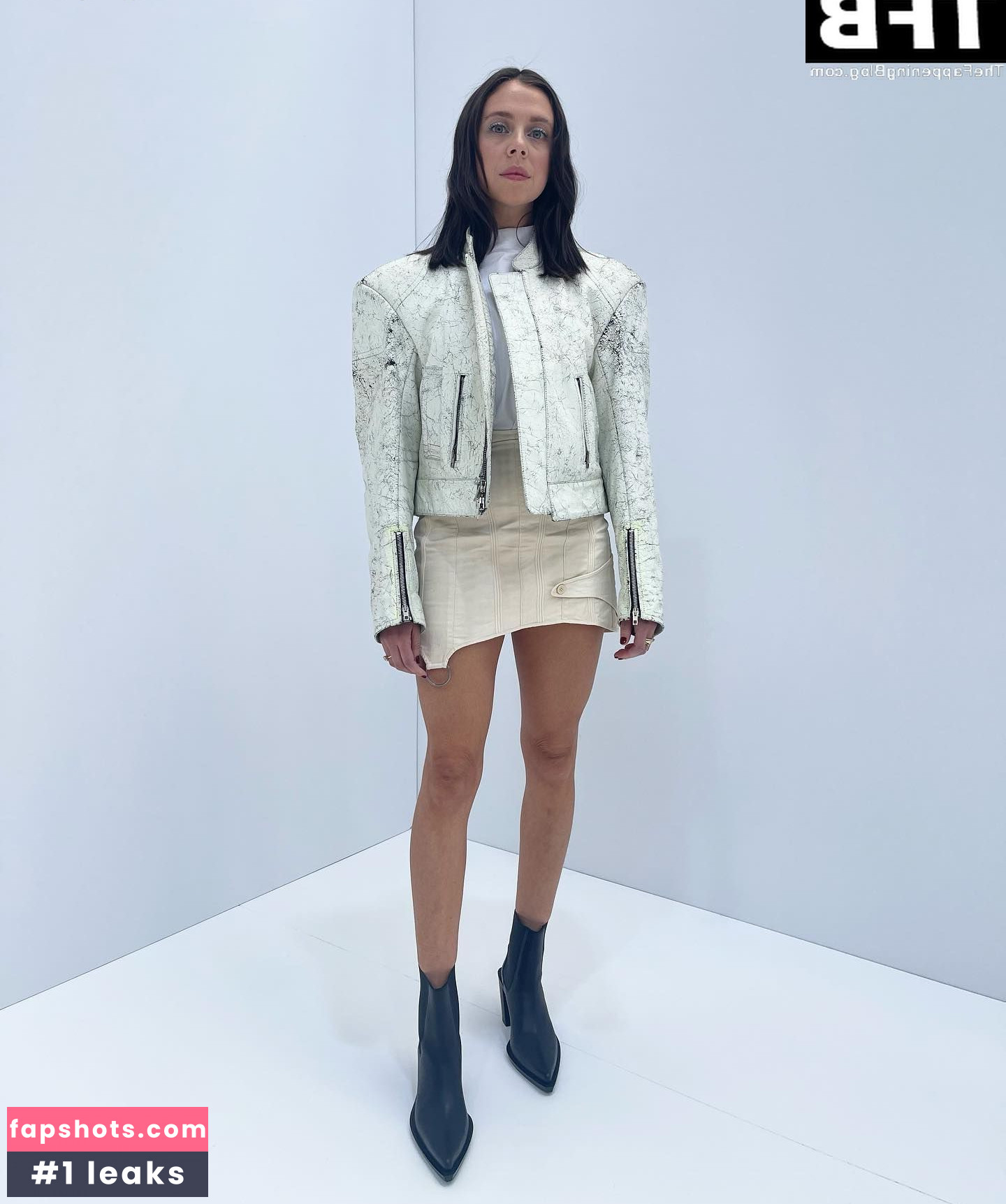 Bel Powley gallery photo #41