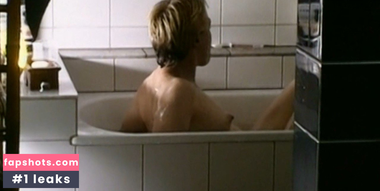 Belinda McClory Nude Leaks OnlyFans Photos #12 - LeakJerk