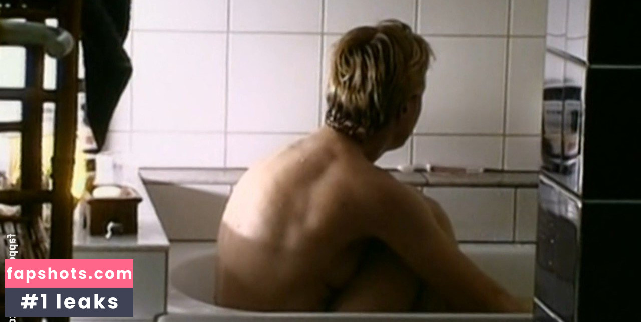 Belinda McClory Nude Leaks OnlyFans Photos #13 - LeakJerk