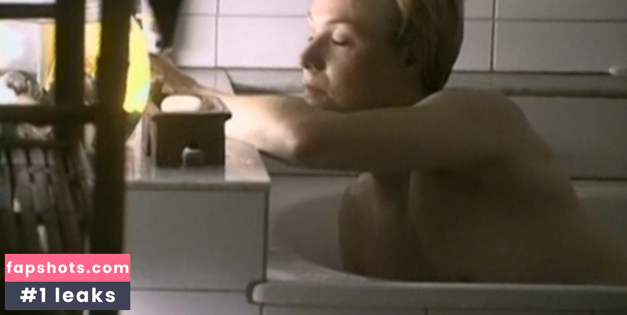 Belinda McClory Nude Leaks OnlyFans Photos #17 - LeakJerk