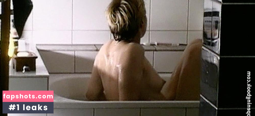 Belinda McClory Nude Leaks OnlyFans Photos #21 - LeakJerk